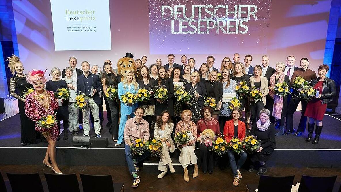 Gruppenbild der Ausgezeichneten beim Deutschen Lesepreis 2024