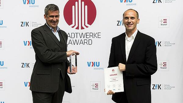 Foto der Preisträger des 1. Platzes, Stadtwerke Schweinfurt, beim Stadtwerke-Award 2021