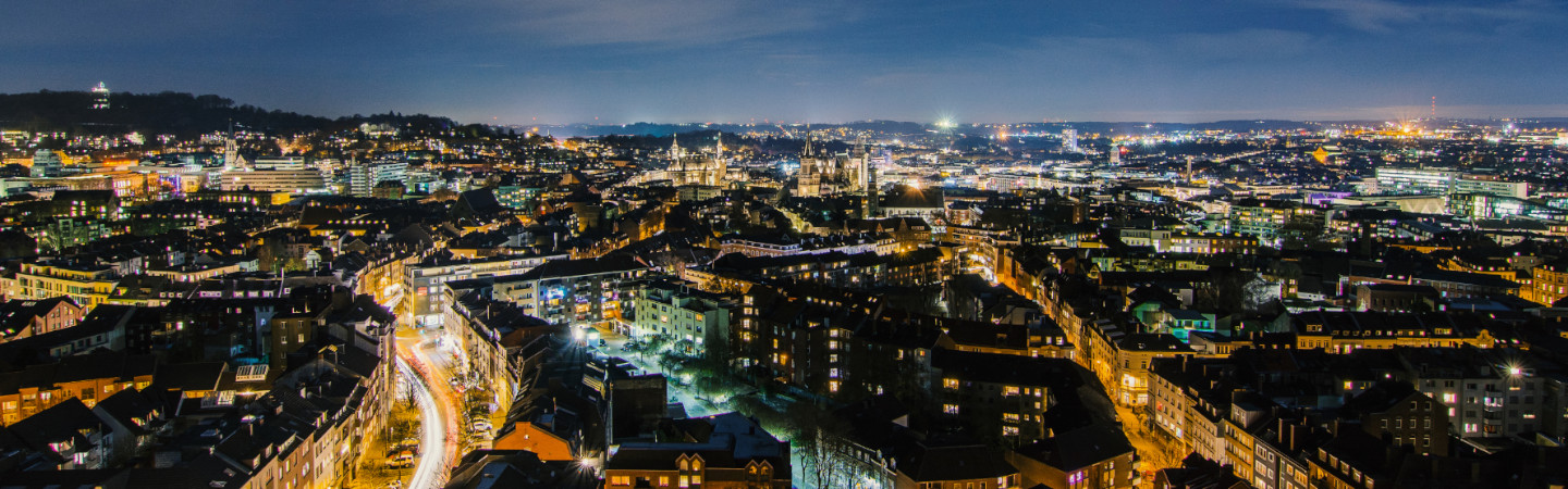 Panoramaaufnahme von Aachen bei Nacht