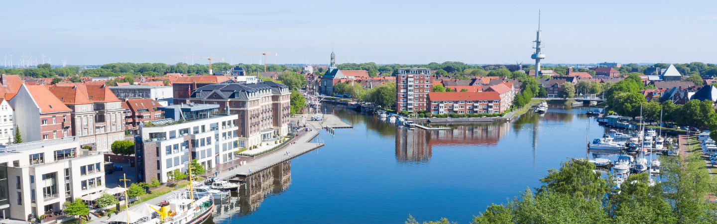 Emden - Der Binnenhafen am Morgen