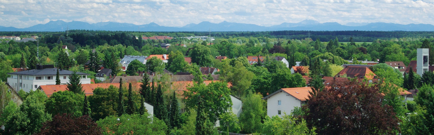 Panoramaaufnahme von Gräfelfing mit Blick zu den Alpen