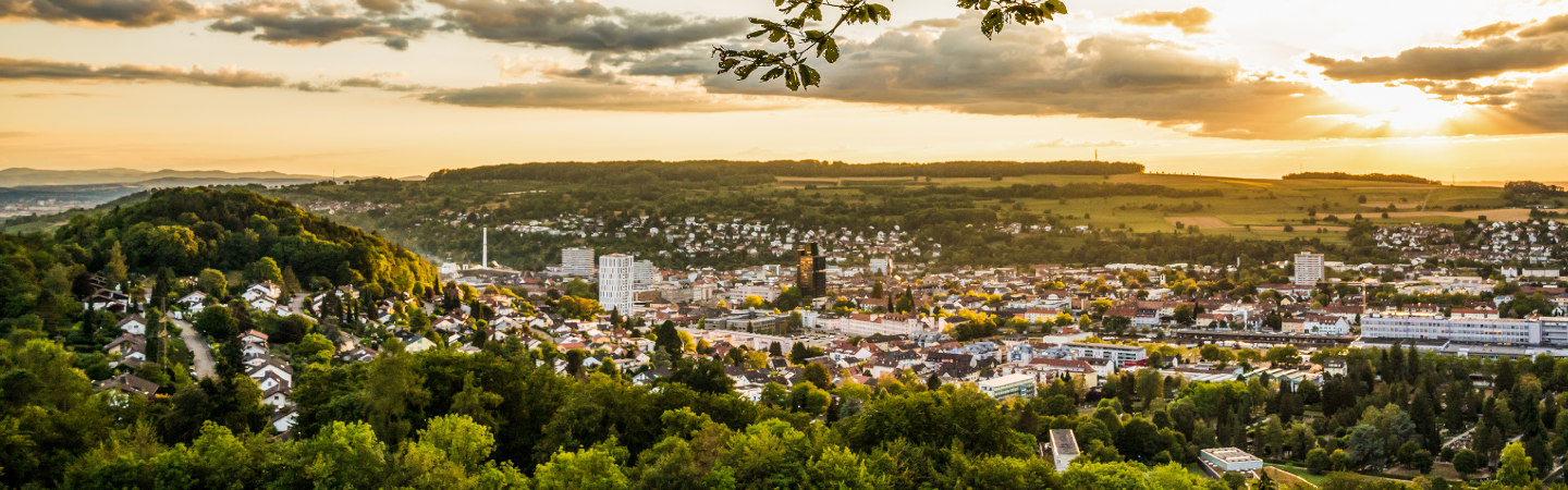Lörrach - Blick in Richtung Tüllinger mit Sonnenuntergang