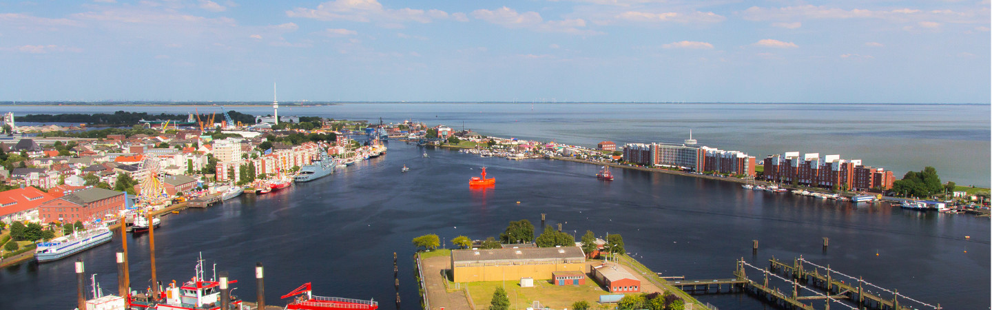 Wilhelmshaven - Großer Hafen, links der Bontekai